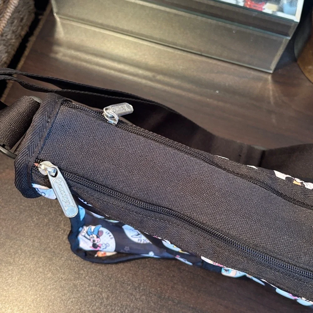 EUC LeSportsac Disney Minnie Mouse Deluxe Everyday Bag in the "Celebrate M - Picture 5 of 16